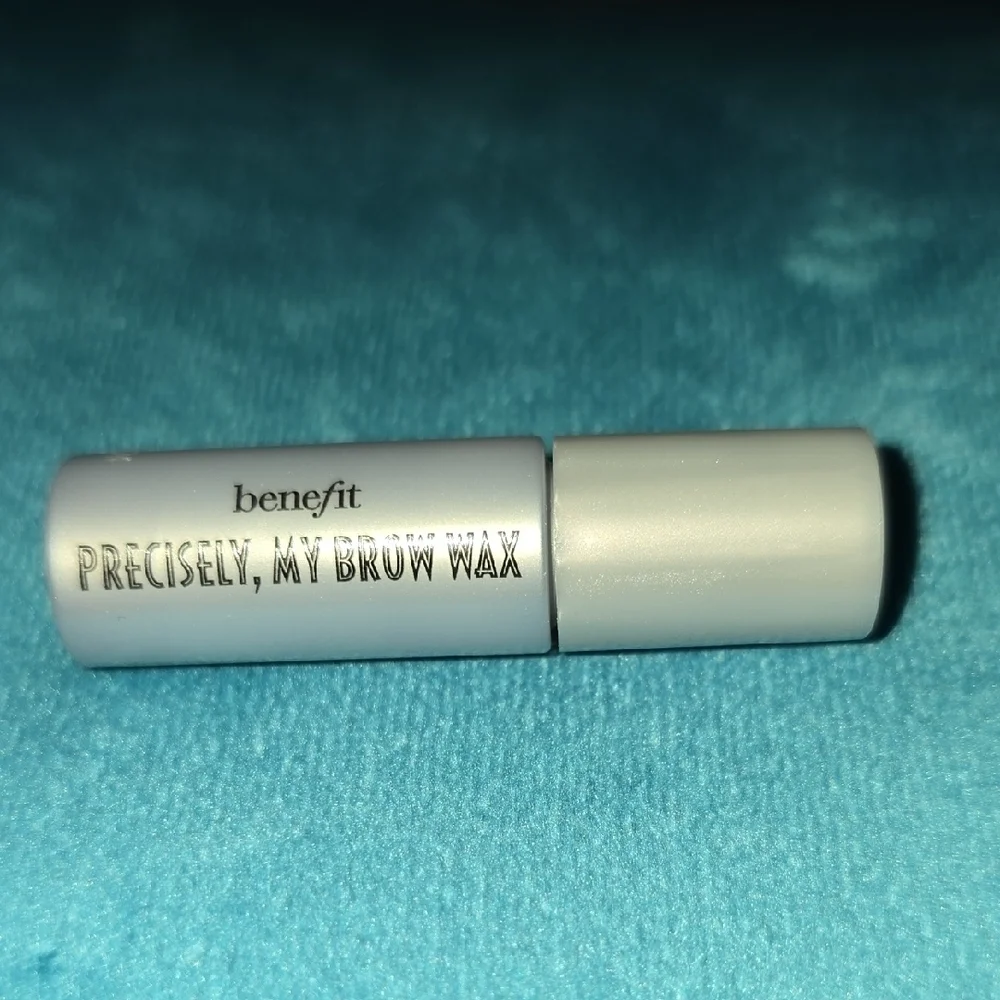Benefit Brow Wax in Sleek Silver